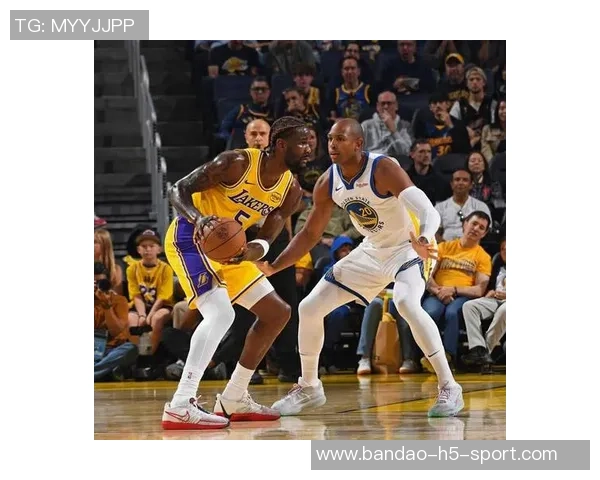 库里巴特勒霍福德齐聚战斗力全开迎战开拓者比赛 库里巴特勒霍福德齐聚战斗力全开迎战开拓者比赛