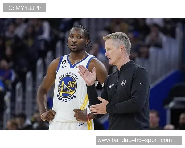 科尔称赞库明加成长显著角色定位清晰出手减少无所畏惧